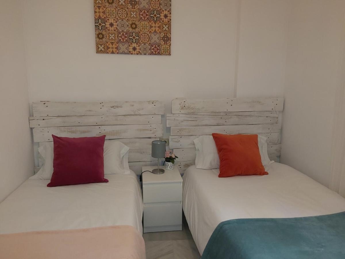 Apartamento San Luis. Plaza De Parking Gratis!!! Sevilla Bagian luar foto