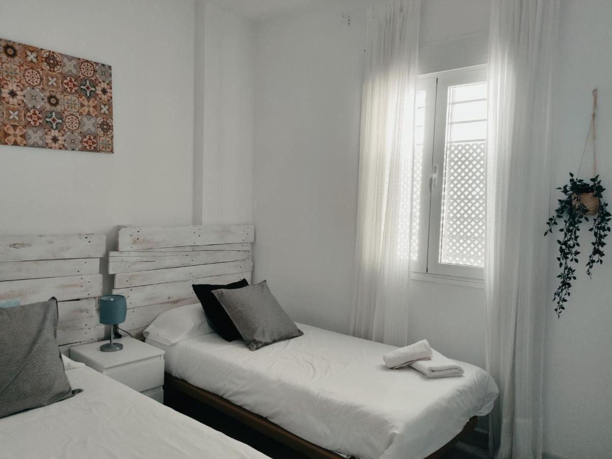 Apartamento San Luis. Plaza De Parking Gratis!!! Sevilla Bagian luar foto