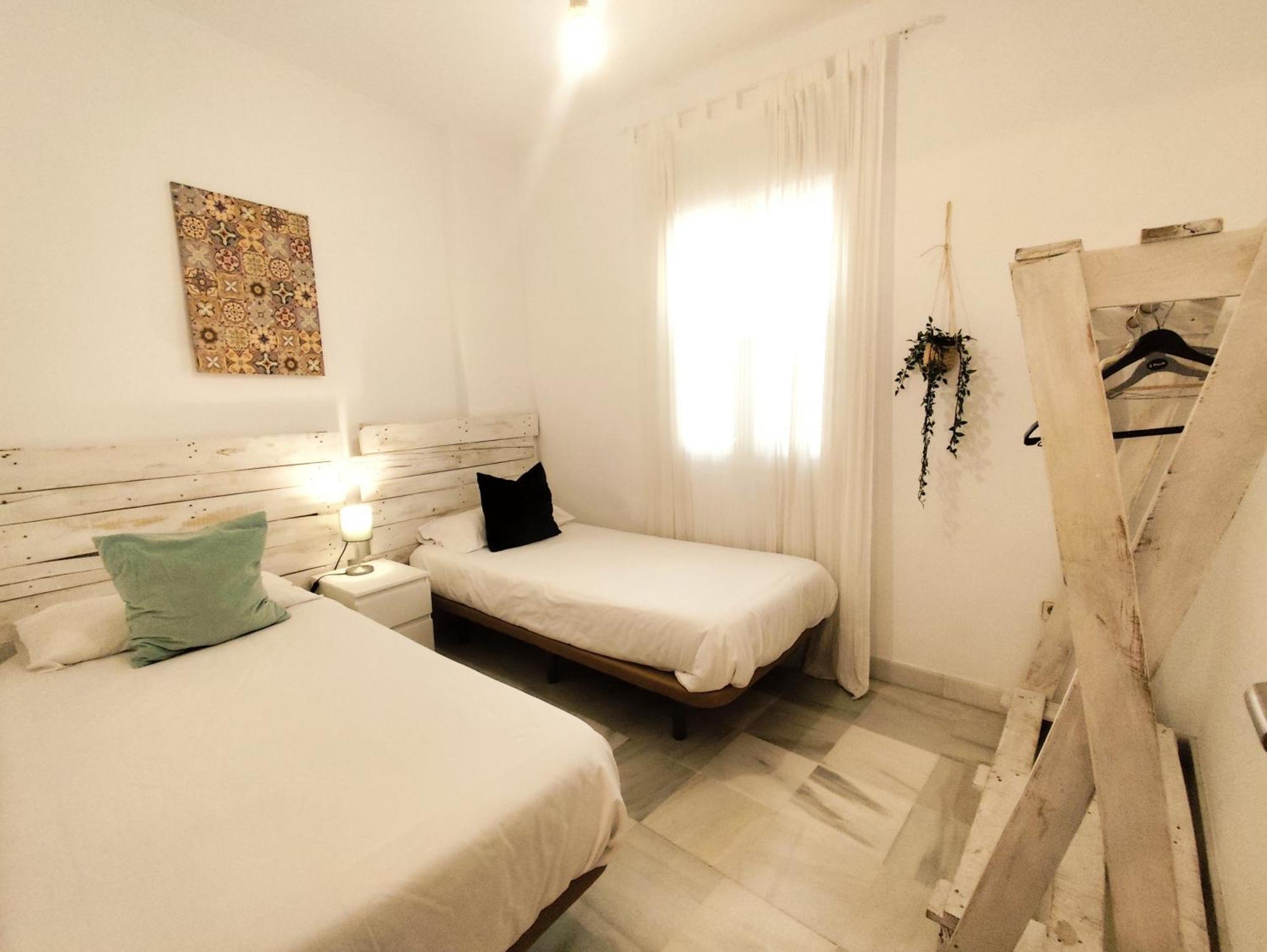 Apartamento San Luis. Plaza De Parking Gratis!!! Sevilla Bagian luar foto